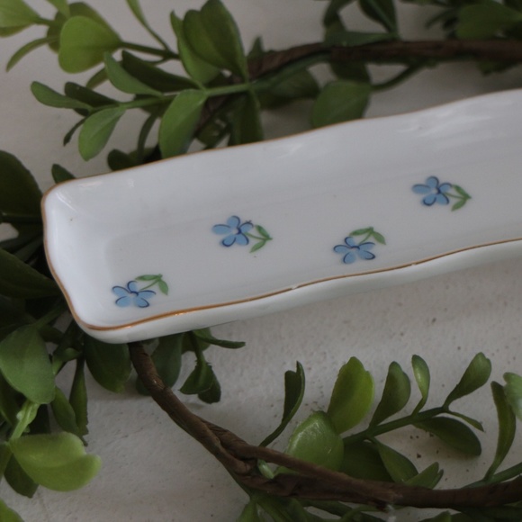 Blue flowers white porcelain trinket dish tray - Picture 2 of 7